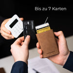 Lade das Bild in den Galerie-Viewer, 43693613285642;Alle Karten sofort griffbereit;Ein Hebel an der Seite aktiviert unseren Pop-Up-Mechanismus, der bis zu 7 Karten geordnet auswirft, sodass du sie schnell mit einem Handgriff entnehmen kannst.
